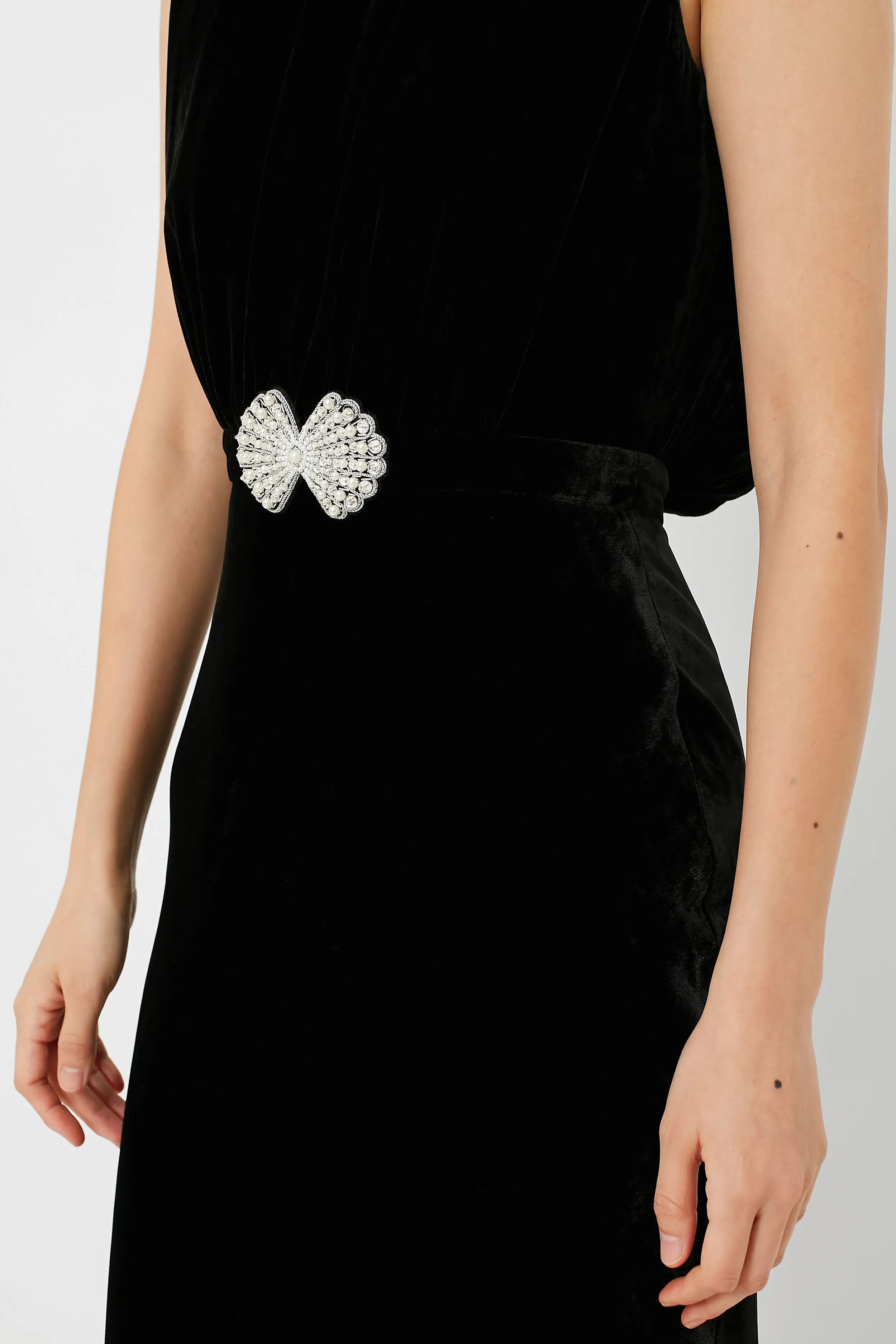 Black with Pearl Clamshell Fleur Velvet Dress