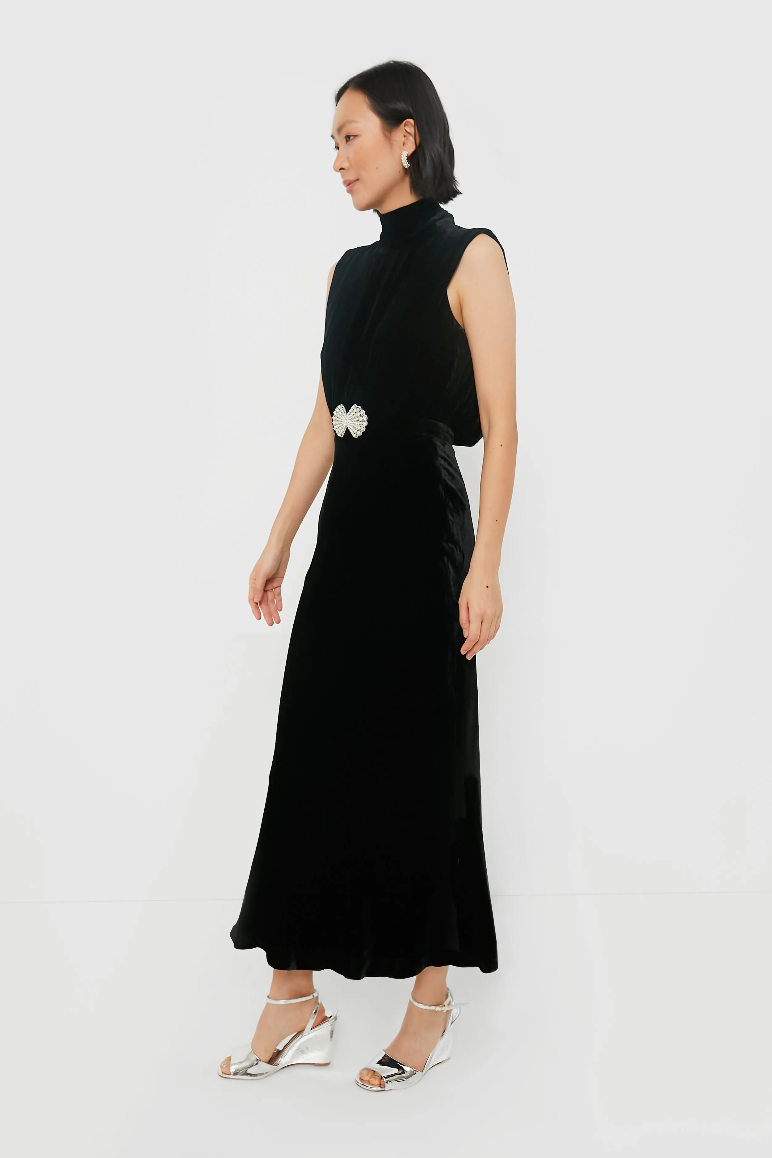 Black with Pearl Clamshell Fleur Velvet Dress